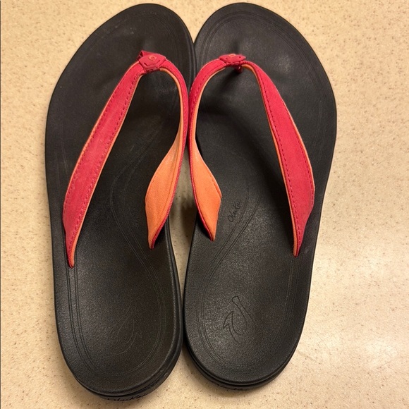 OluKai Women’s Red and Orange Flip Flops - Picture 3 of 4